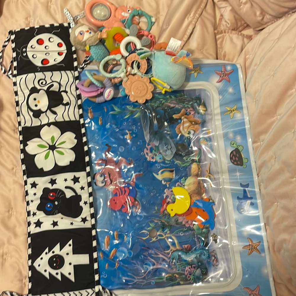 Tummy time water mat & Toys
